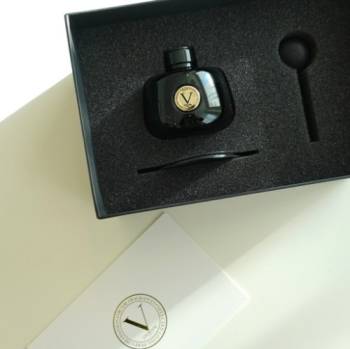 [비비엔느] 블랙 스톤 차량용 디퓨저 세트(본품 1) / 고급선물 패키지 쇼핑백 포함